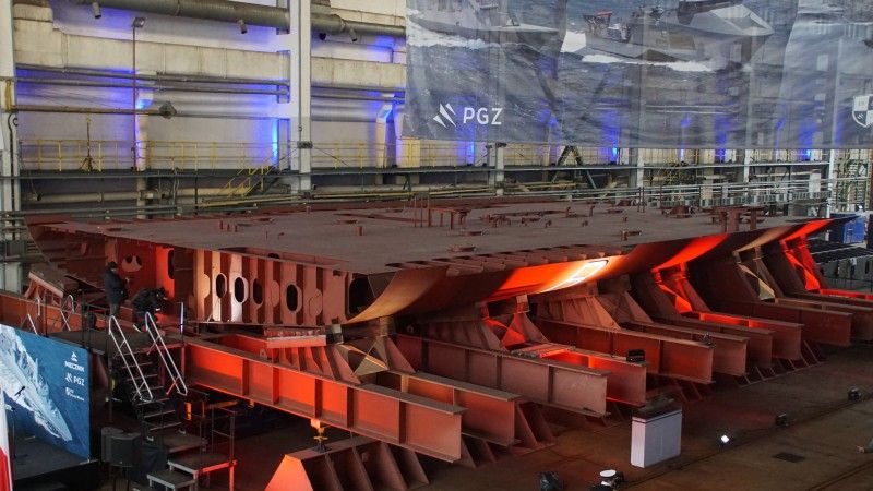 Sekcja denna Burzy stała się jej formalną stępką.