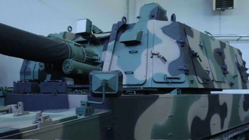 Armatohaubica K9A1 z polskim malowaniem opracowanym przez Wojskowy Instytut Techniki Inżynieryjnej.