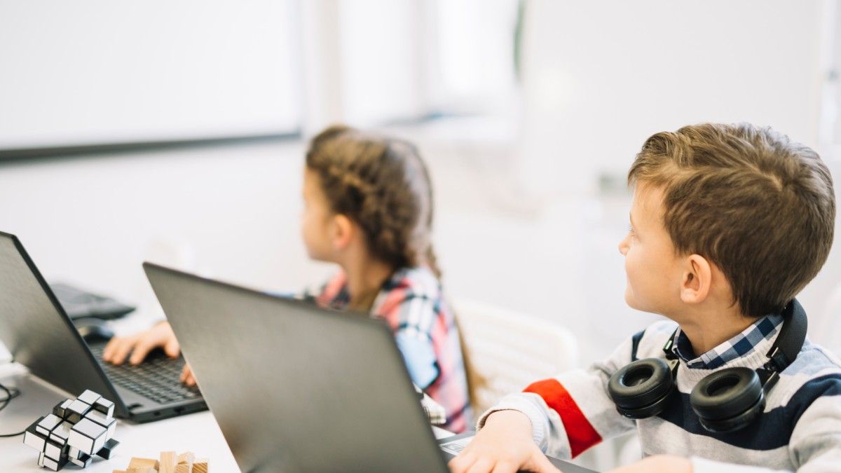 Cyfrowa rewolucja w polskiej szkole. Jak eksperci podsumowują ostatni rok?