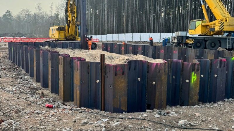 prace na budowie mikrotunelu na lądzie