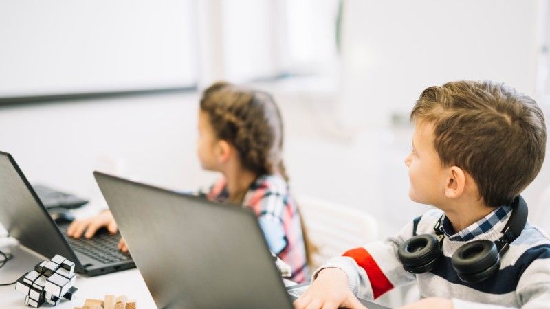 Jak ocenić kończący się rok pod względem transformacji cyfrowej w szkołach? Na to pytanie próbowali odpowiedzieć uczestnicy debaty, która odbyła się w Centrum Prasowym PAP.