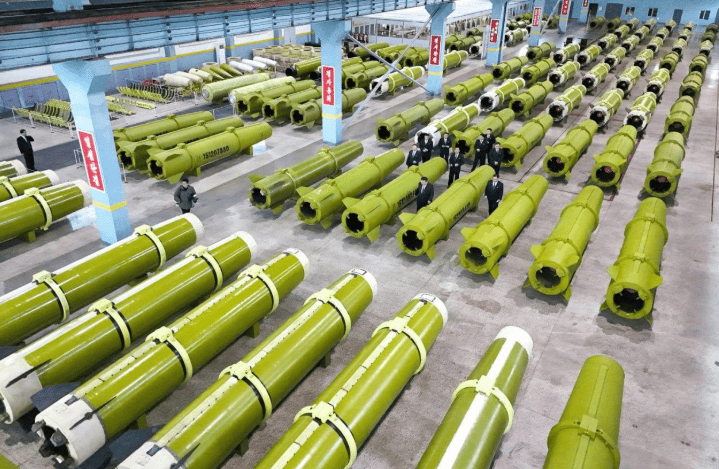 Korea Północna zwiększa produkcję „podróbek” rakiet Iskander