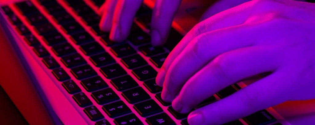 Jak media powinny informować o cyberatakach? Cennych rad udzielił nam Adam Haertle (Zaufana Trzecia Strona)