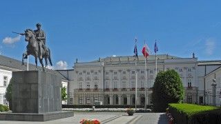 Fundacja Panoptykon zbiera podpisy pod apelem do Pierwszej Damy Marty Nawrockiej w sprawie ustawy wdrażającej Akt o usługach cyfrowych. Dokument oczekuje obecnie na podpis prezydenta.