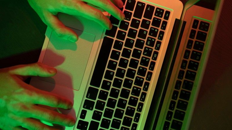 Jak media powinny informować o incydentach? Swoimi spostrzeżeniami podzieli się Andrzej Piotrowski, ekspert ds. cyberbezpieczeństwa