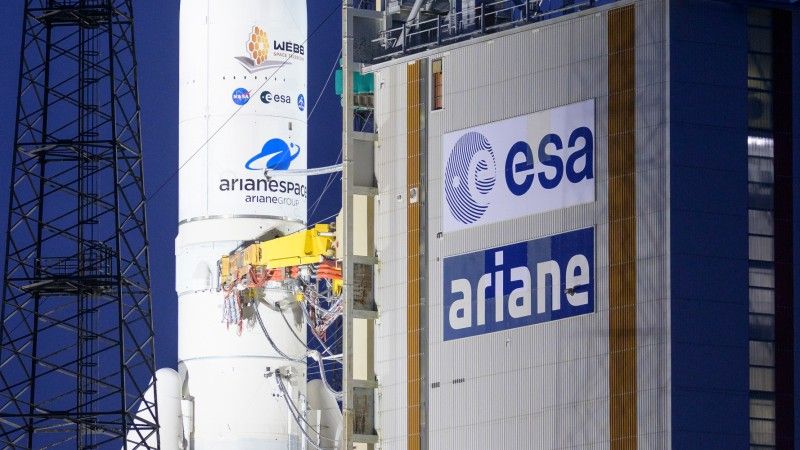 Tuż przed świętami Europejska Agencja Kosmiczna padła ofiarą cyberataku. Instytucja twierdzi, że nie wyciekły tajne dokumenty - hakerzy mówią jednak inaczej.