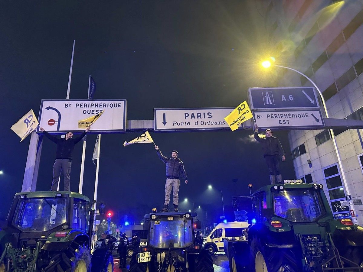 Traktory na ulicach Paryża. Protest przeciwko umowie z Mercosurem