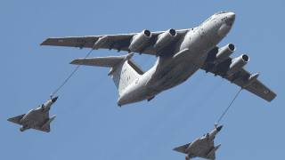 Ił-78MKI tankujący Mirage 2000