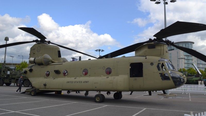 Zestrzelenie nawet jednego śmigłowca CH-47 Chinook nad Caracas przemieniłoby ofensywną operację Delta Force w powtórkę filmu „Helikopter w ogniu”