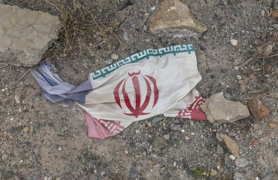 Czwartkowy przegląd mediów: USA grożą Iranowi, Nocny wstrząs cen ropy naftowej.