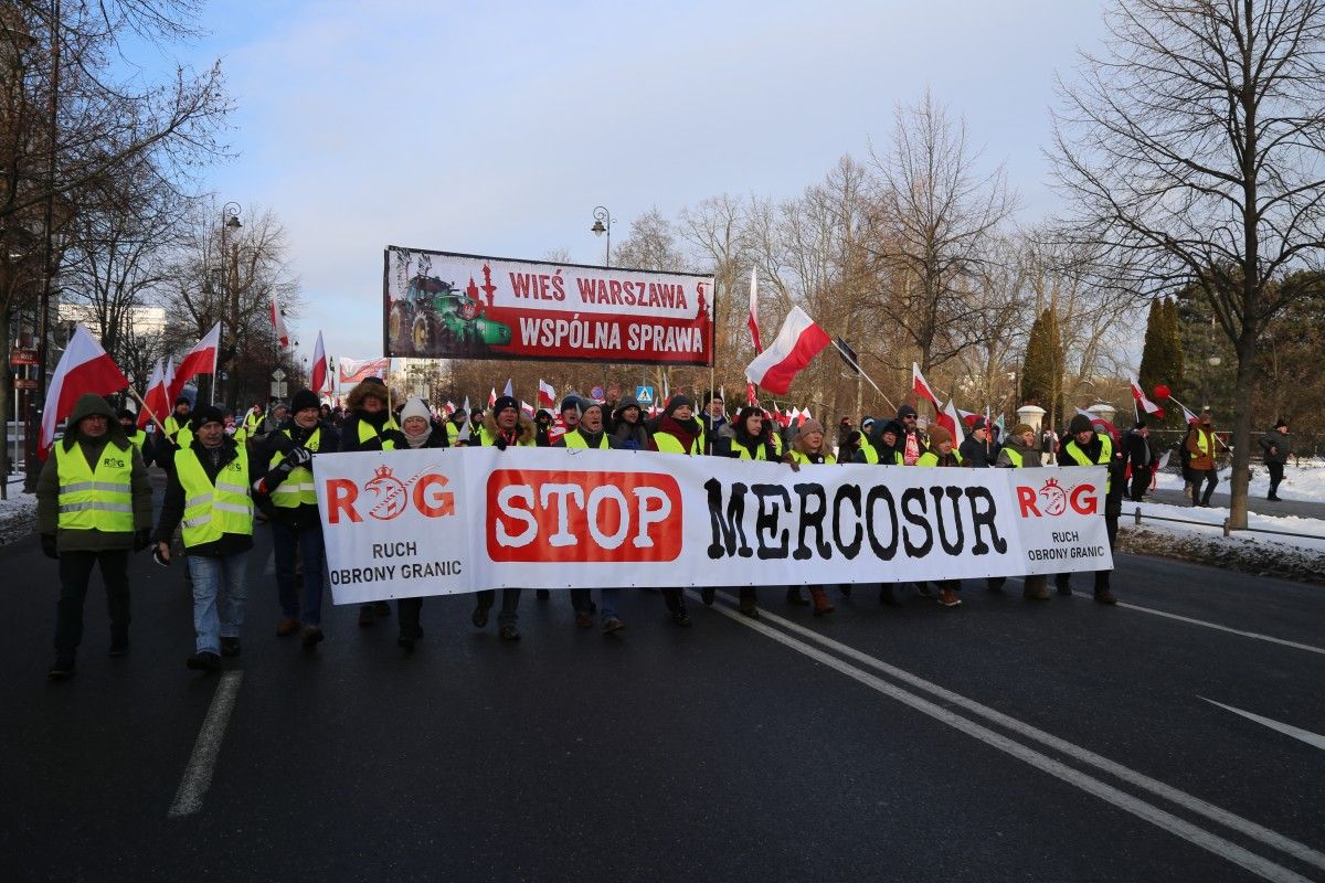 Rolnicy na ulicach Warszawy. UE i tak dała zielone światło dla umowy z Mercosurem