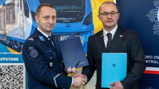 Główną ideą tego partnerstwa jest założenie, że troska o pasażera nie powinna kończyć się w momencie opuszczenia przez niego pociągu.