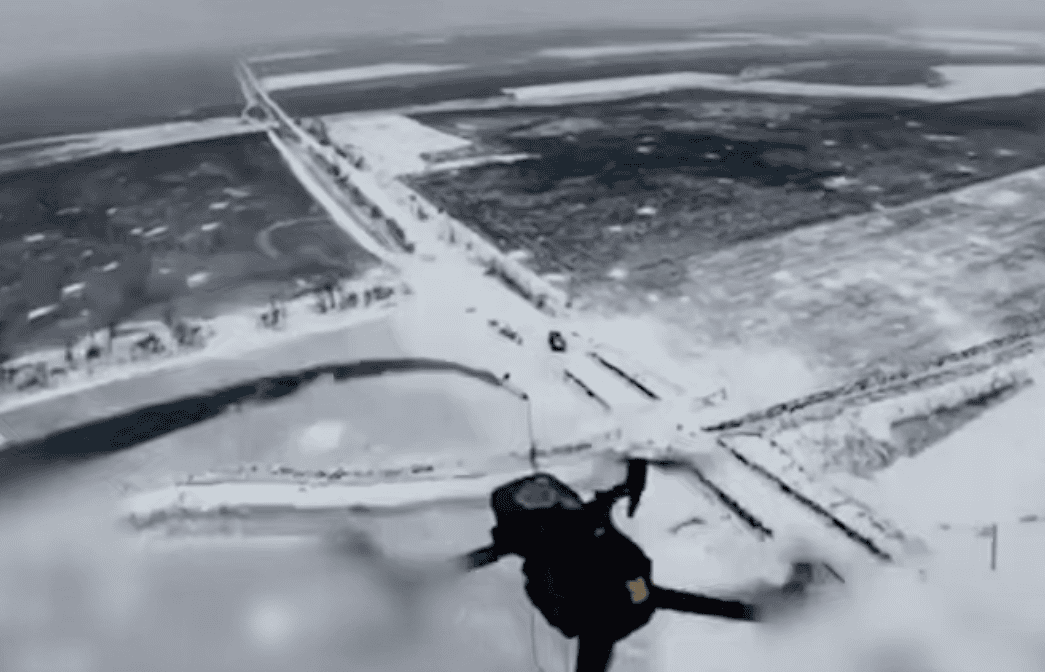 Ukraińscy spadochroniarze przechwytują rosyjskie drony… wędką