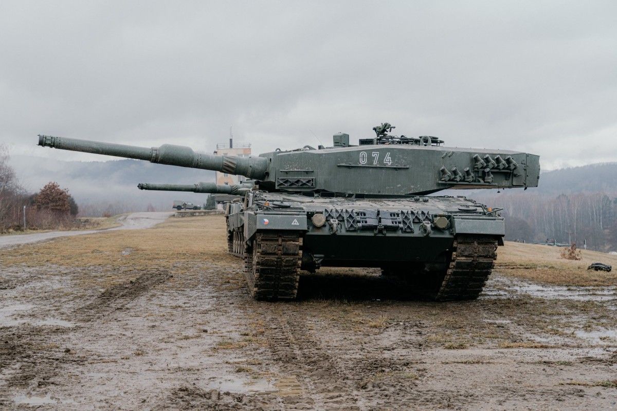 Czescy pancerniacy ćwiczą na Leopardach 2