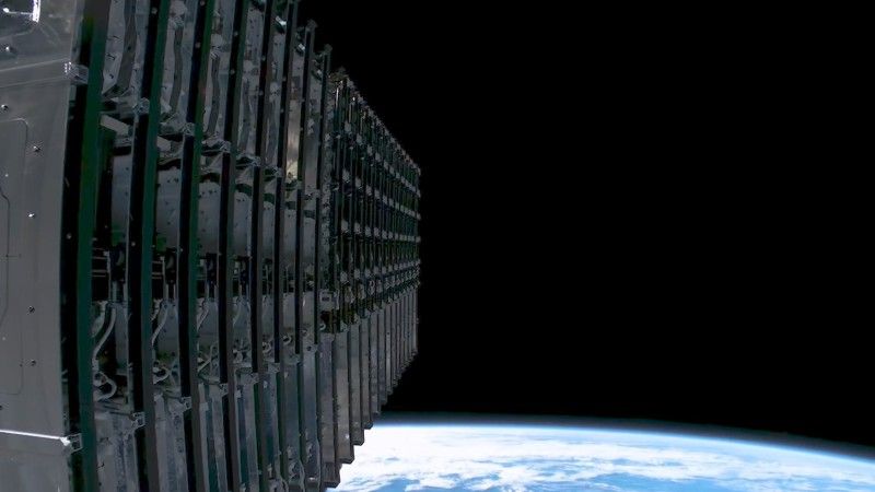 Widok z satelit Starlink na orbicie okołoziemskiej.