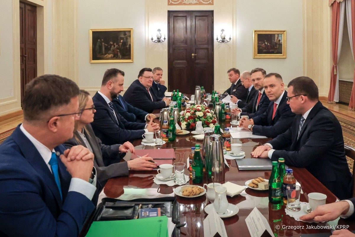 Prezydent ponownie rozpatrzy wnioski o awanse w służbach specjalnych