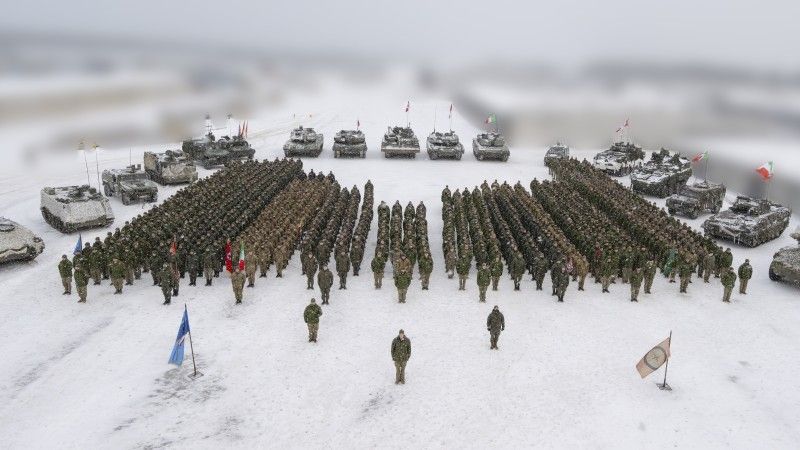 Uczestnicy szkolenia FORGE na Łotwie na poligonie w Ādaži