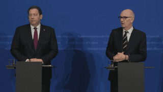 Minister finansów Niemiec Lars Klingbeil i minister finansów Francji Roland Lescure podczas konferencji prasowej w Berlinie 19.01.2025