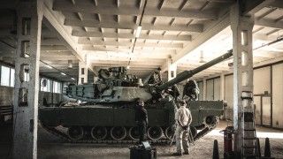 Szkolenie załóg i mechaników 18. Dywizji Zmechanizowanej z obsługi i napraw czołgów M1 Abrams w ramach programu Abrams Academy.