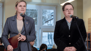 Ministra edukacji Barbara Nowacka oraz wiceministra edukacji Katarzyna Lubnauer podczas konferencji.
