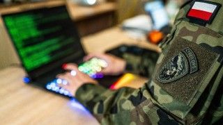 Służba Kontrwywiadu Wojskowego zakończyła proces certyfikacji wybranych mechanizmów Samsung Knox dla platform Samsung S23 i S24. W procesie uczestniczyli kryptolodzy DKWOC.