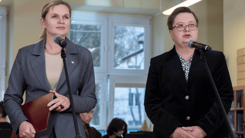 Ministra edukacji Barbara Nowacka oraz wiceministra edukacji Katarzyna Lubnauer podczas konferencji.