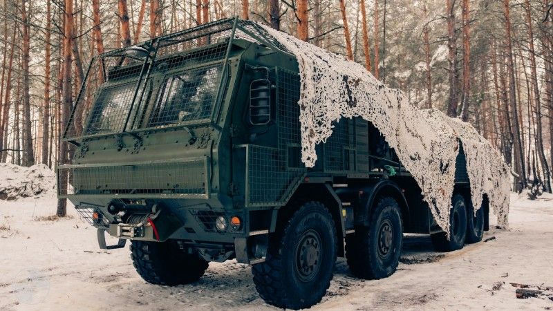 Ukraińska armatohaubica 2S22 Bohdana na podwoziu Tatry Force 8x8 z kabiną od Tatra Defense Vehicle należąca do Samodzielnej Brygady Artylerii Gwardii Narodowej Ukrainy.