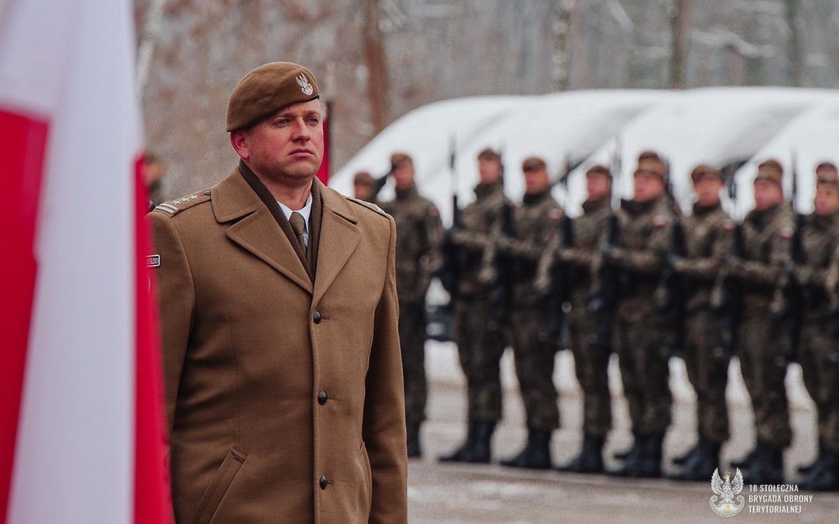 Więcej dronów i „czarnej” taktyki w 18 Stołecznej