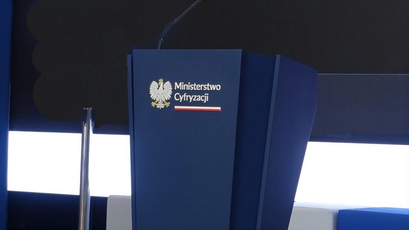 Wyniki przetargu dotyczącego kampanii edukacyjnej o rozwoju kompetencji cyfrowych zostały unieważnione przez Ministerstwo Cyfryzacji. Powodem jest analiza jednej z ofert.