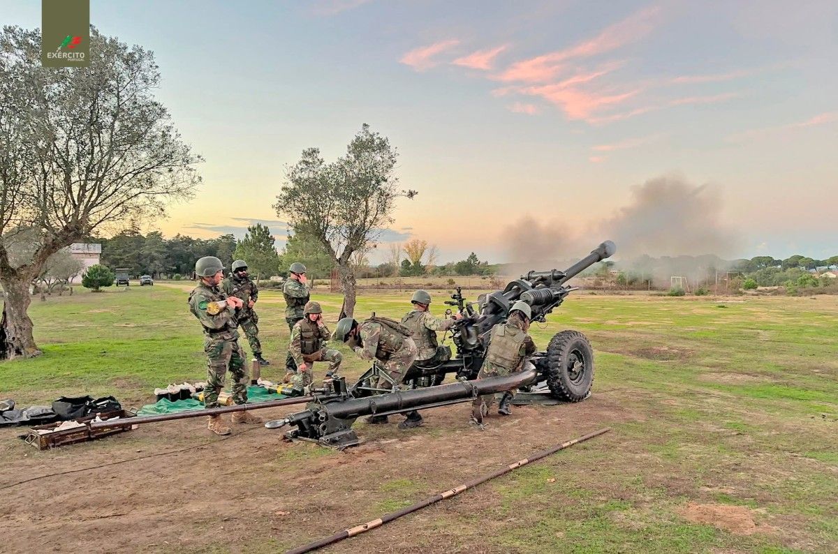 Portugalskie haubice w ogniu ćwiczeń