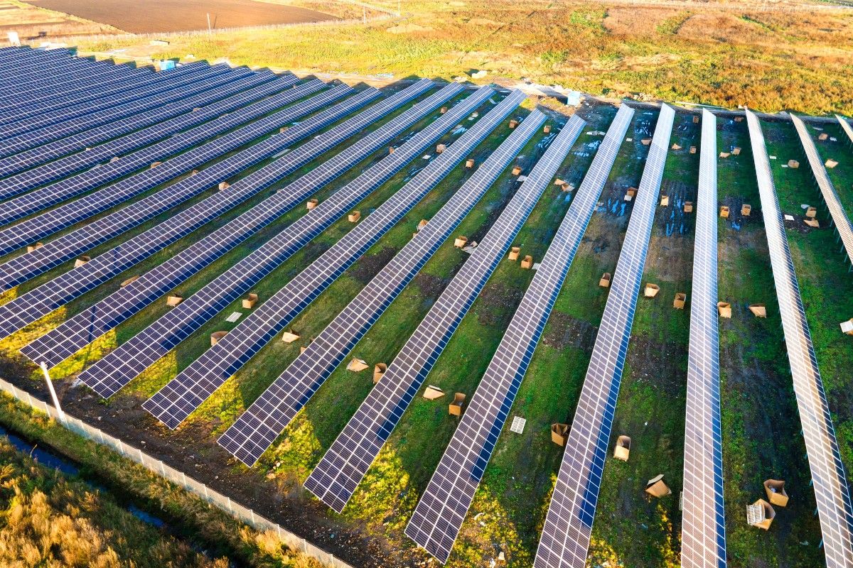 Wiatr i słońce wyprzedziły paliwa kopalne w UE w 2025 roku