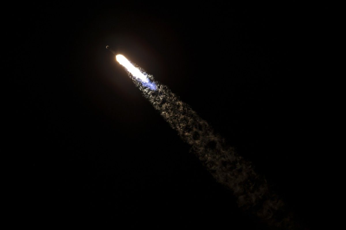 Fragment rakiety Falcon 9 uderzy w Księżyc