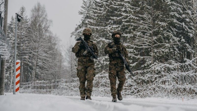 Żołnierze w trakcie patrolu na granicy