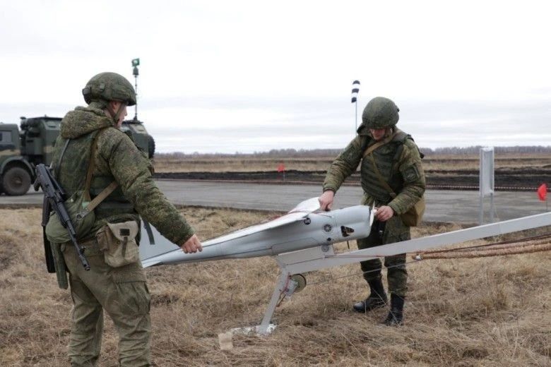 Bez Starlinków. Rosyjscy droniarze sparaliżowani