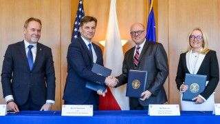Podpisanie umowy między PEJ a EXIM.