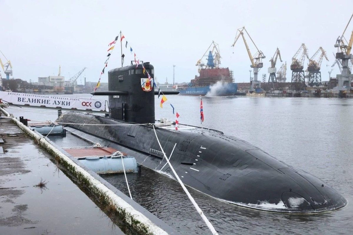 New Russian submarine in the Baltic