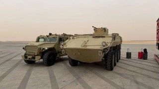 Samochód opancerzony Volk oraz kołowy bojowy wóz piechoty BTR-22.