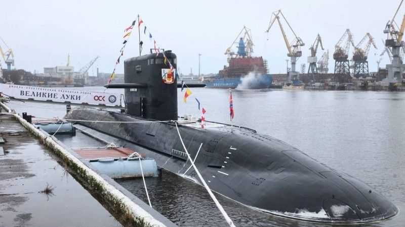 Russian submarine Velikie Luki commissioned into the Baltic Fleet.