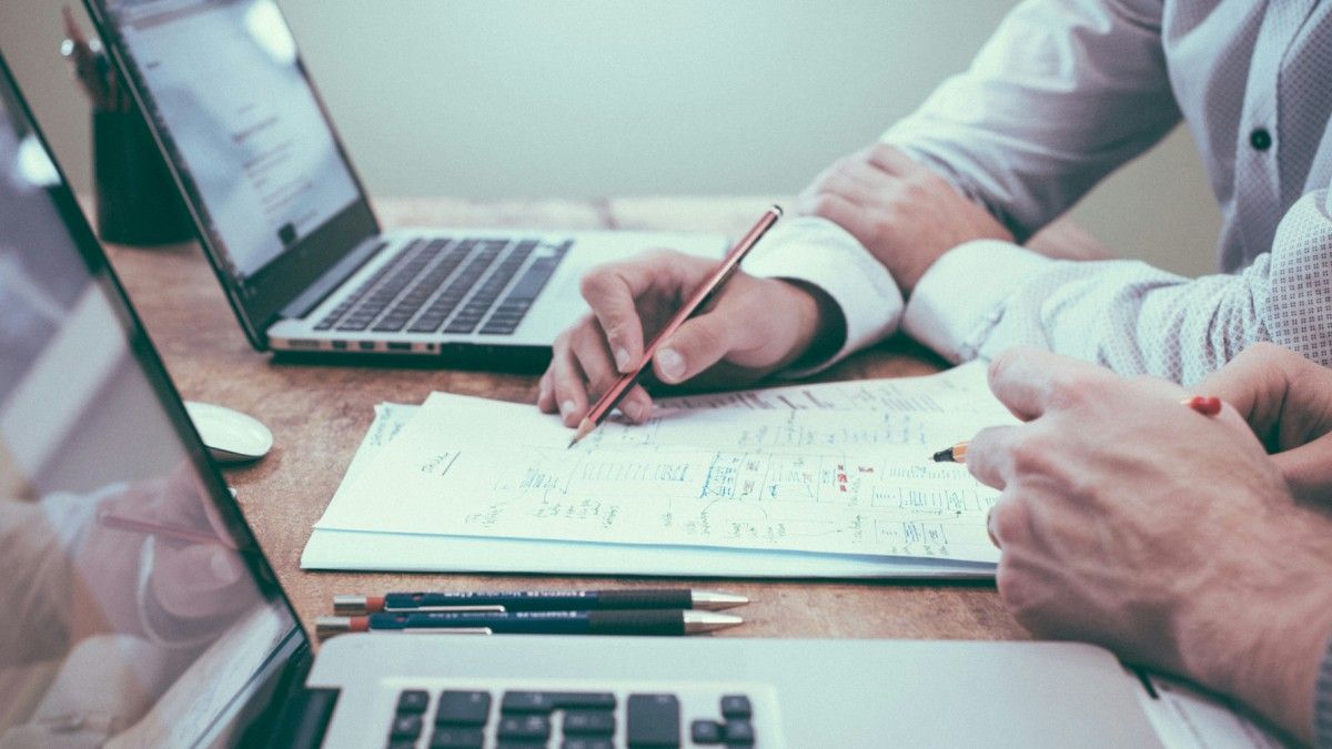 Problemy z Krajowym Systemem e-Faktur. Standerski: skutek ciekawości użytkowników