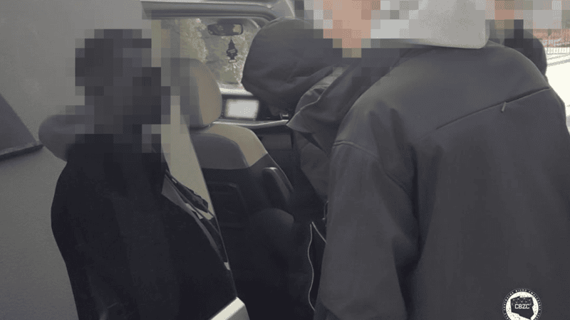 Policjanci CBZC zatrzymali 20-letniego mieszkańca powiatu raciborskiego podejrzanego o przeprowadzanie ataków DDoS na popularne serwisy internetowe.