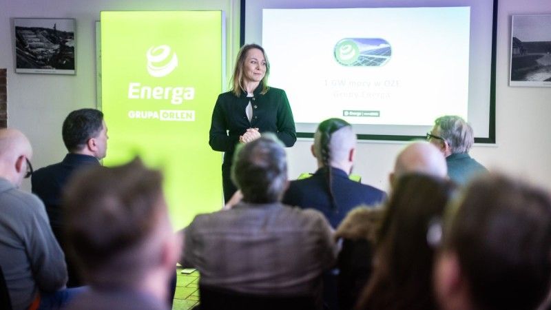 Magdalena Kamińska, p.o. prezes Zarządu Energi SA podczas konferencji w elektrowni wodnej Straszyn