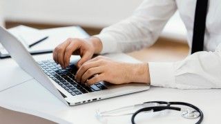 Ukraińska policja poinformowała o zatrzymaniu dwóch osób, odpowiedzialnych za ingerowanie w systemy placówki medycznej