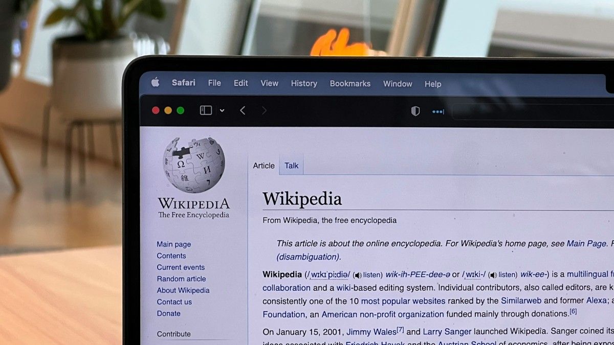 Fałszywe informacje o dronach na hiszpańskiej Wikipedii. Nie wiadomo, kto za tym stoi
