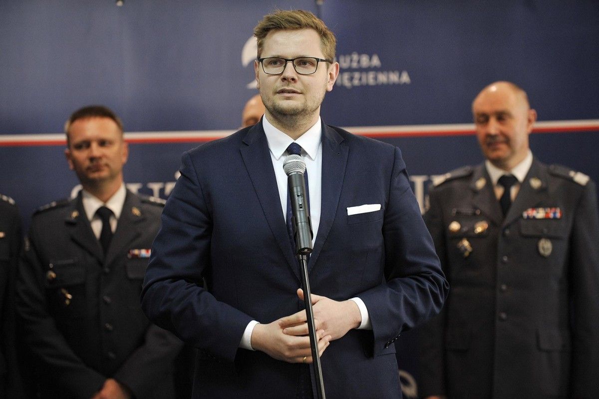 Kwatery, stanowiska i przyspieszone awanse w SW. Śledczy chcą postawić zarzuty byłemu wiceministrowi