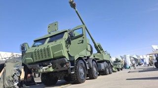 Ukraińska armatohaubica 2S22 Bohdana (wersja 5.0) na targach WDS 2026.