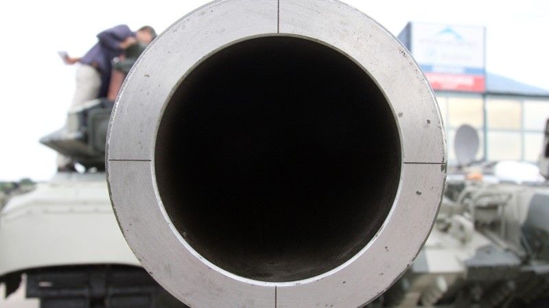 Wylot lufy armaty czołgowej 2A46M-5, stanowiącej uzbrojenie czołgu T-90A.