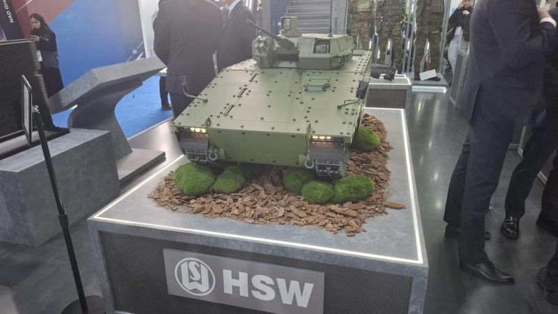 Model ciężkiego bojowego wozu piechoty Ratel.