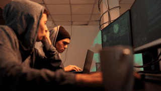 Paragon założyła grupa byłych izraelskich oficerów wywiadu: Ehud Schneorson, Idan Nurick, Igor Bogudlov, Liad Avraham, i Ehud Barak