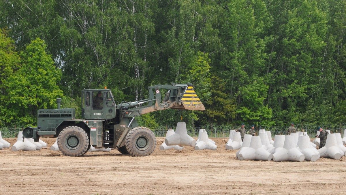 The Bundeswehr is digging ditches on the Polish border. Against Russian tanks