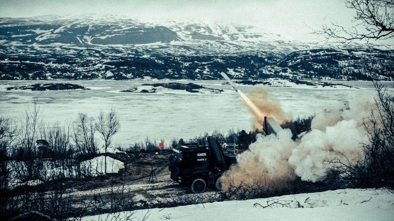 Norweski pocisk przeciwokretowy NSM wystrzelony z wyrzutni rakiet MARS 3/EuroPULS.